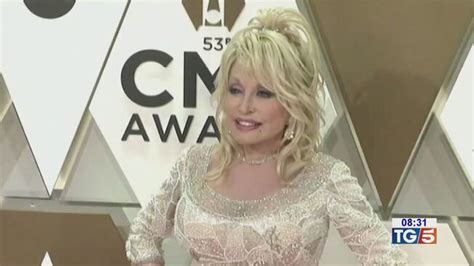 Il Divorzio Straordinario di Dolly Parton: Tra Canto e Amore con un pizzico di Follia!