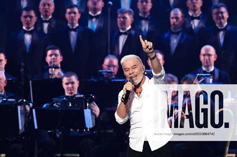 Oleg Gazmanov's Triumphant Return: A Moscow Concert Filled with Nostalgia and Stellar Performances!